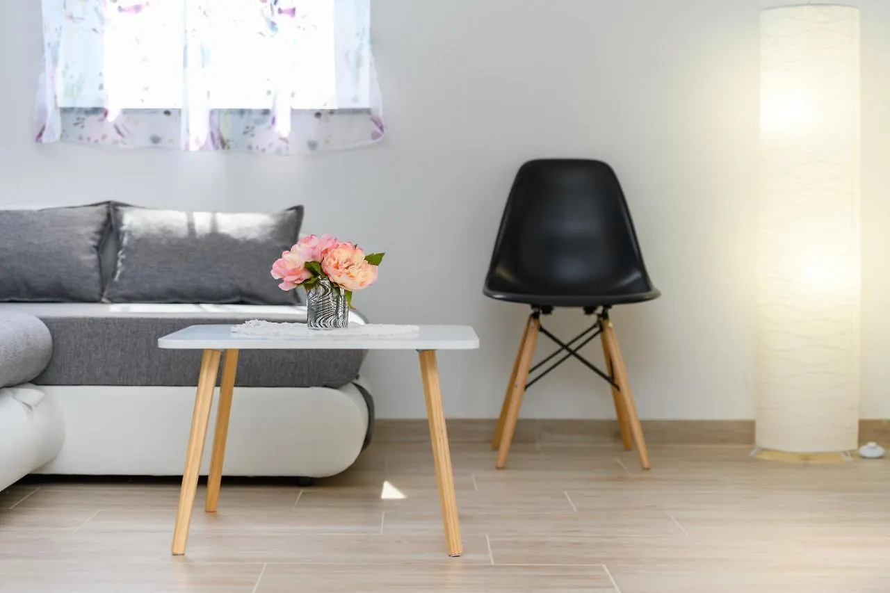 Apartments And Rooms Yasmin Miholascica