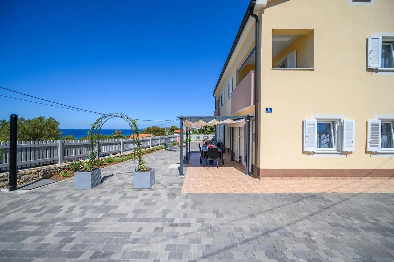 Apartments And Rooms Yasmin Miholascica 3*,  Croacia