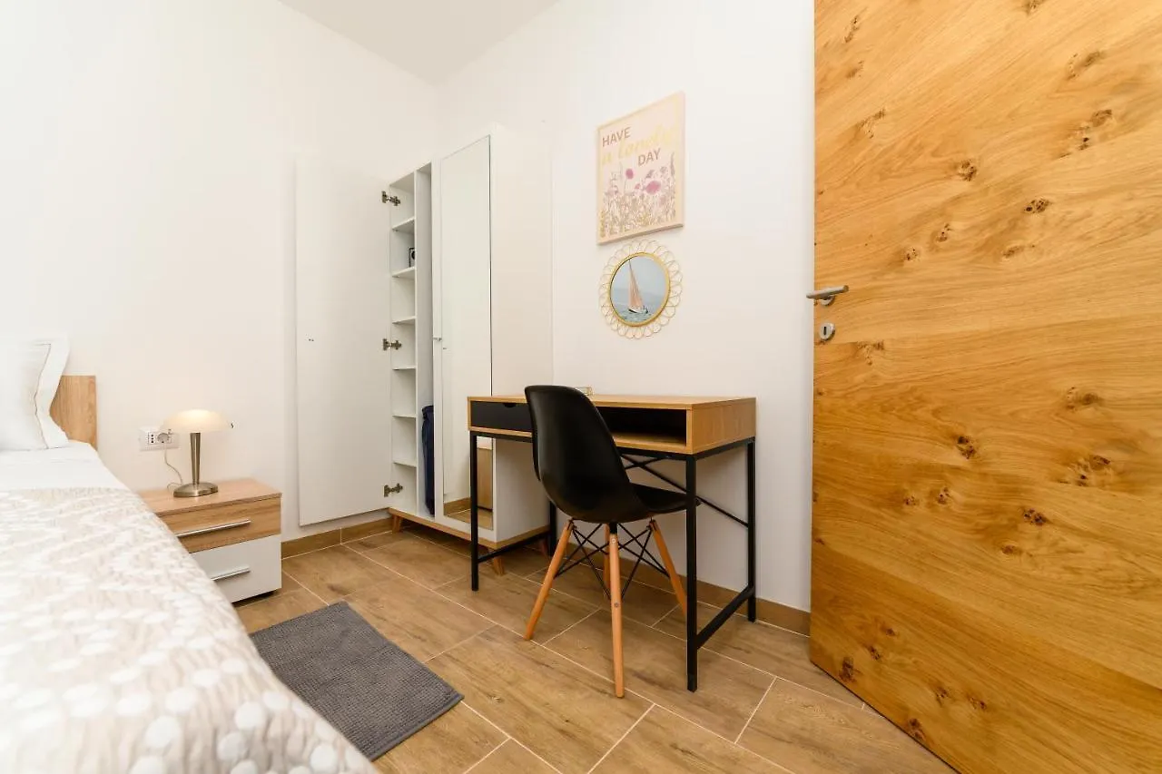Apartments And Rooms Yasmin Miholascica